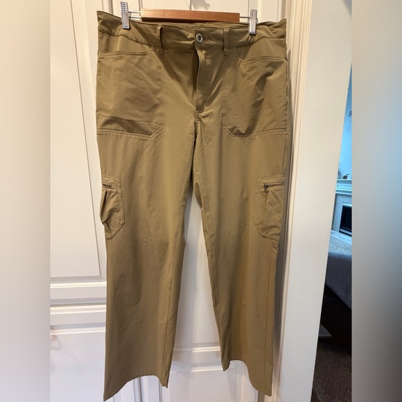 Patagonia Tan Cargo Pants - Picture 5 of 6
